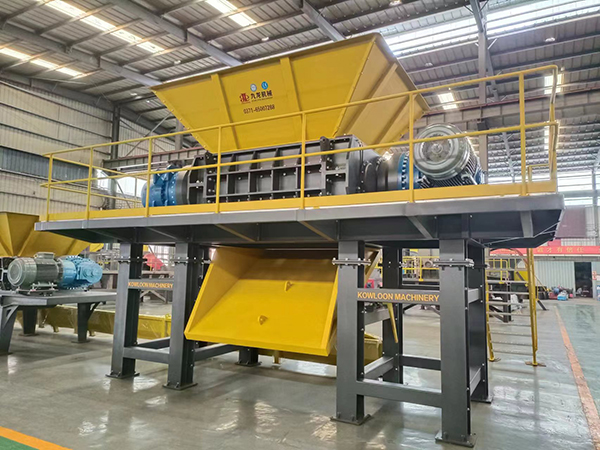 Metal shredder double shaft shredder is suitable for crushing materials